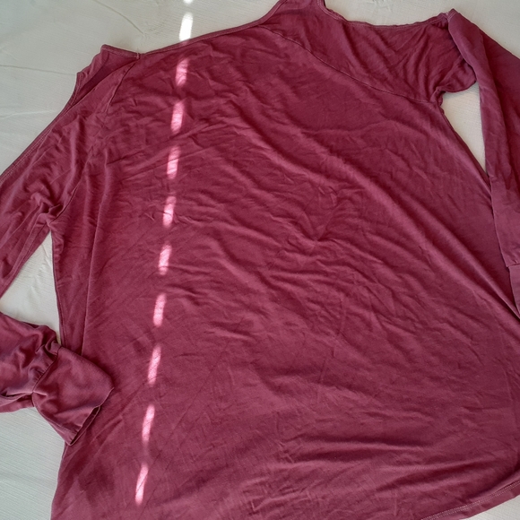 AEO Soft&Sexy Cold Shoulder Long Sleeve Top - Picture 2 of 4